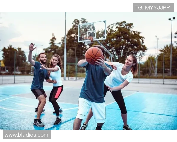 篮球新手必看：力量训练基础与技巧全解析助你快速提升球技